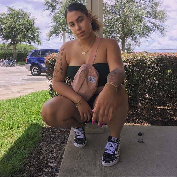 Meet your Posher, Natalie - Picture 2 of 2